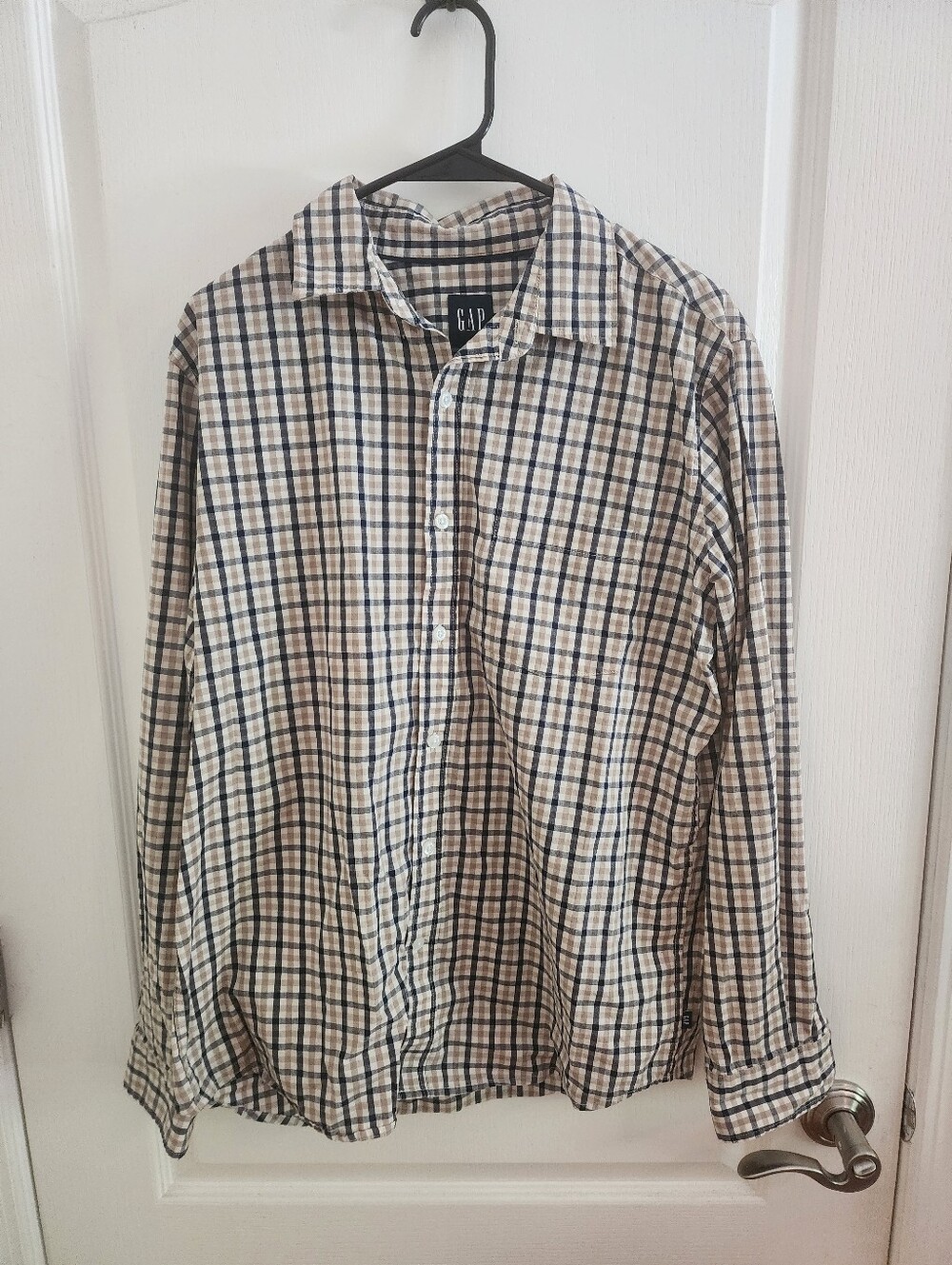 GAP Men’s Plaid Button Down Shirt Size- Medium